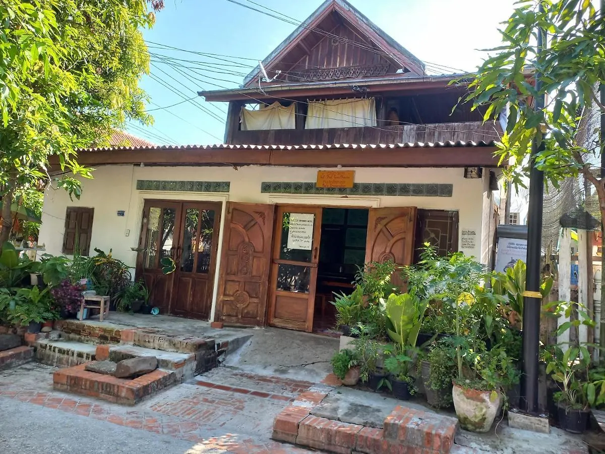 Watthat & Maladress Guesthouse Luang Prabang 0*,  Laos
